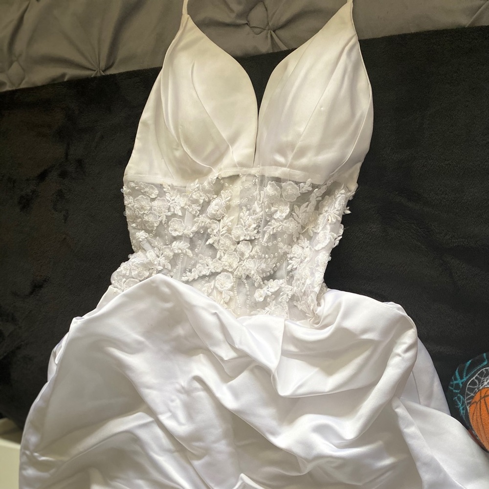 Women’s White wedding dress